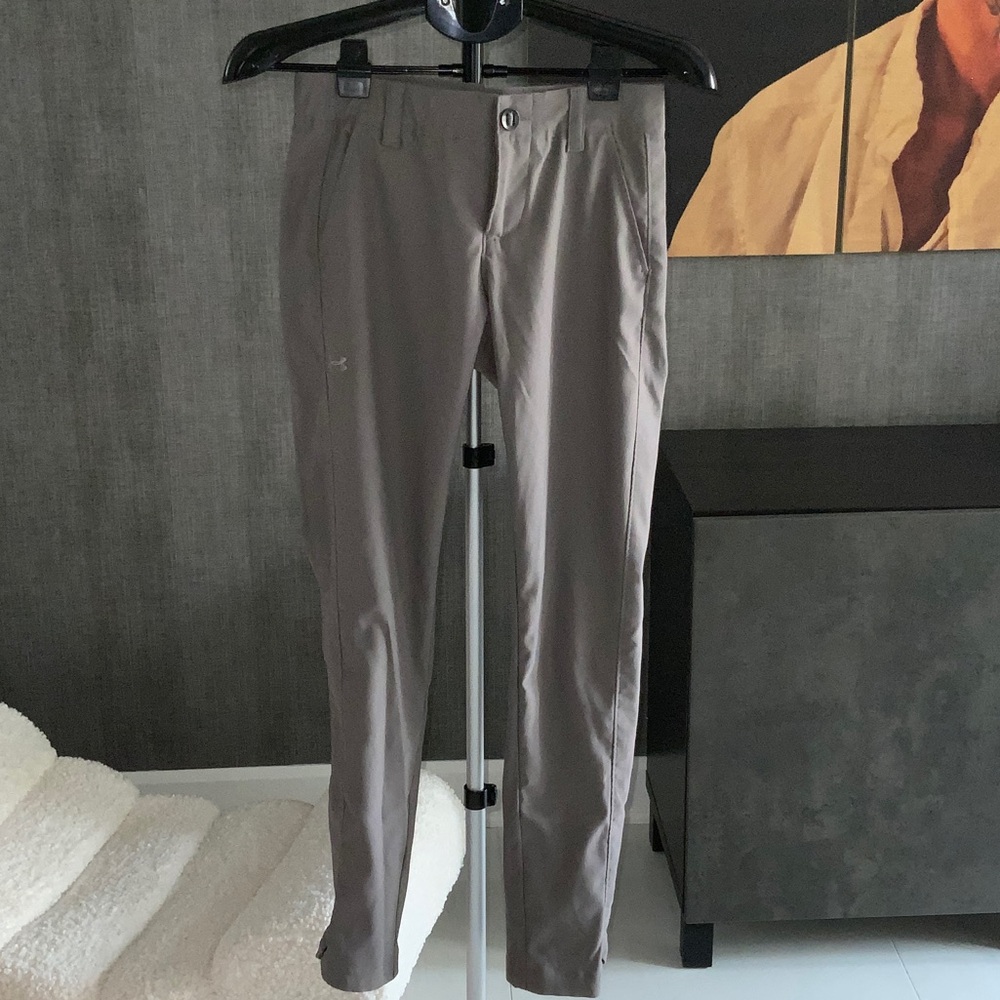 Under Armour gray fitted pant  size 4